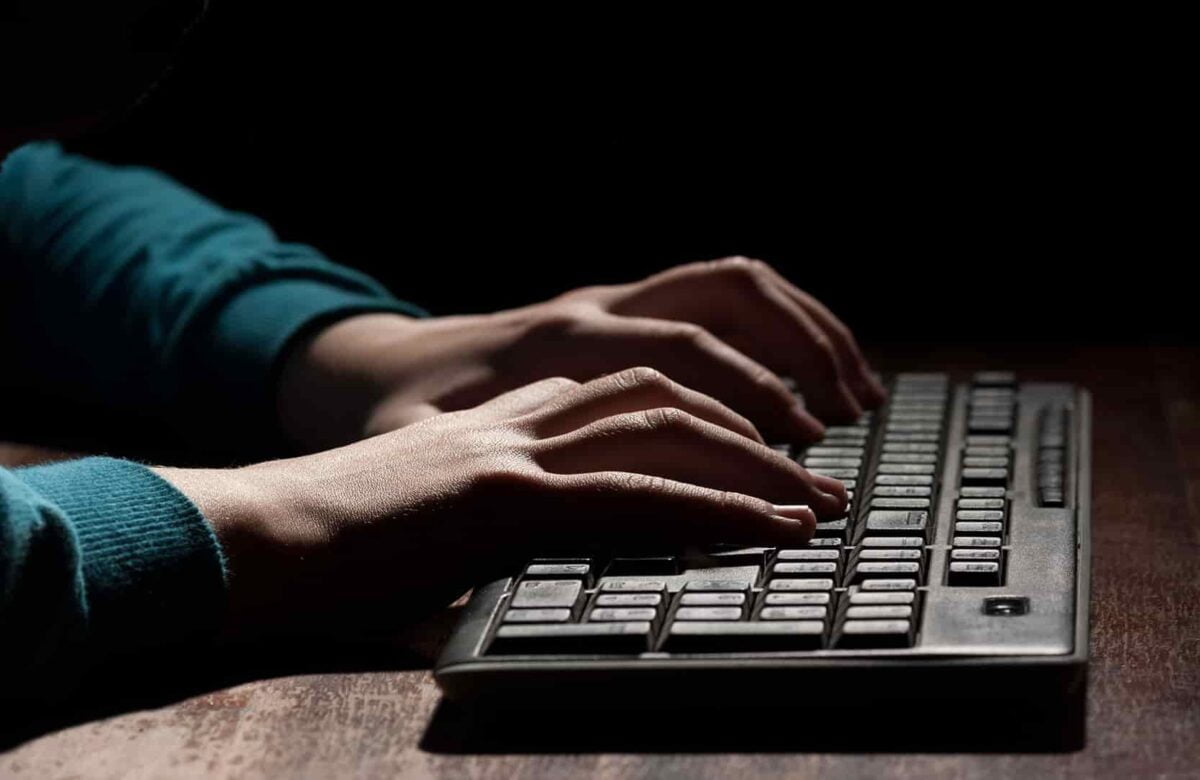 Σοκαριστικό: Πώς γνωστός παρουσιαστής και εκδότης εκβίαζαν ζητώντας υπέρογκα ποσά