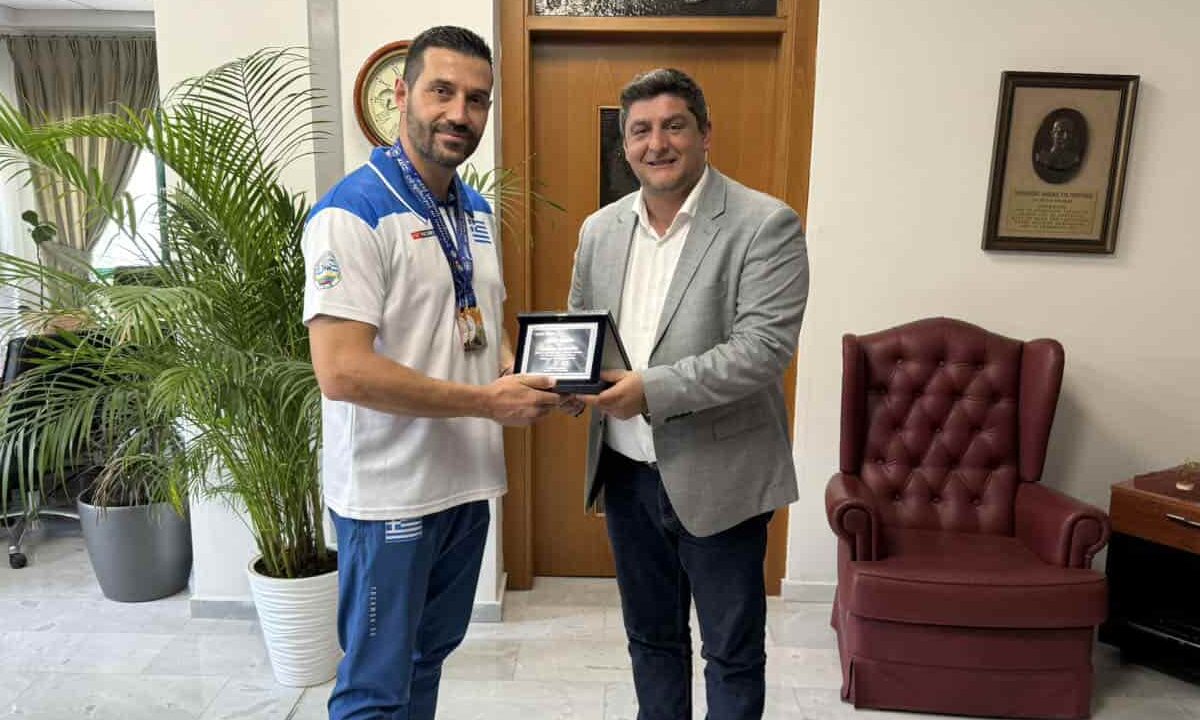Τιμή για τον Πρωταθλητή TaeKwon-Do με την Εθνική Ελλάδος από τον Δήμαρχο Πέλλας.