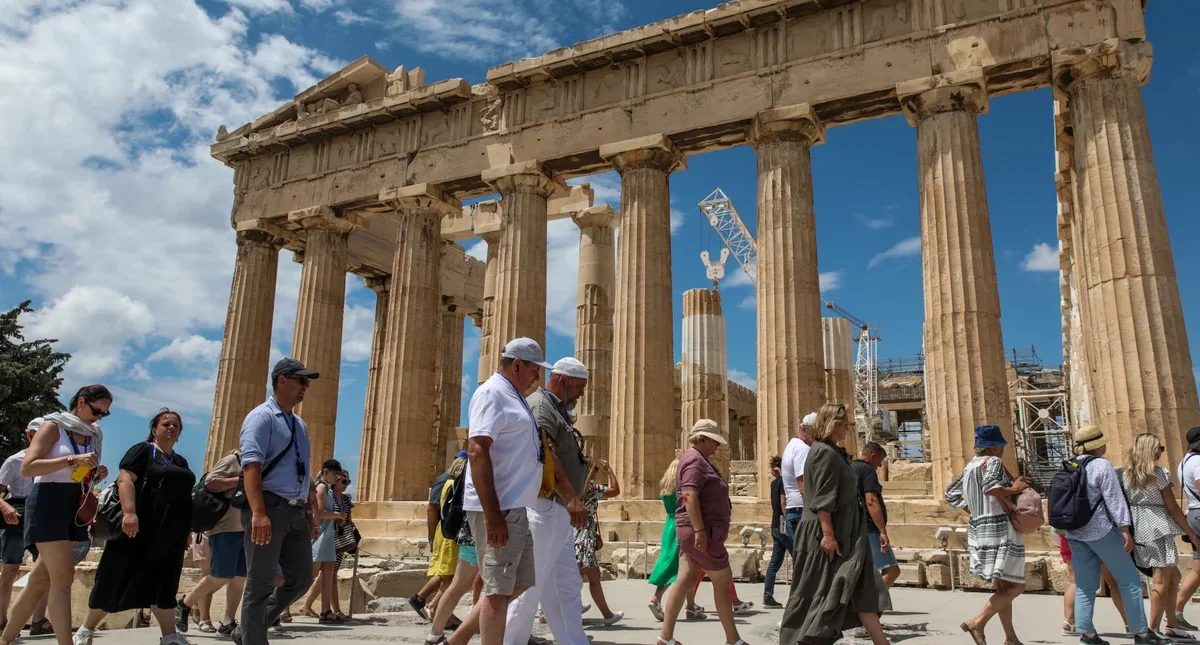 ΤτΕ: Πάνω από 30 εκατ. οι τουρίστες το 2023 στη χώρα -Στα 20,6 δισ. ευρώ τα έσοδα, με αύξηση 16,5%