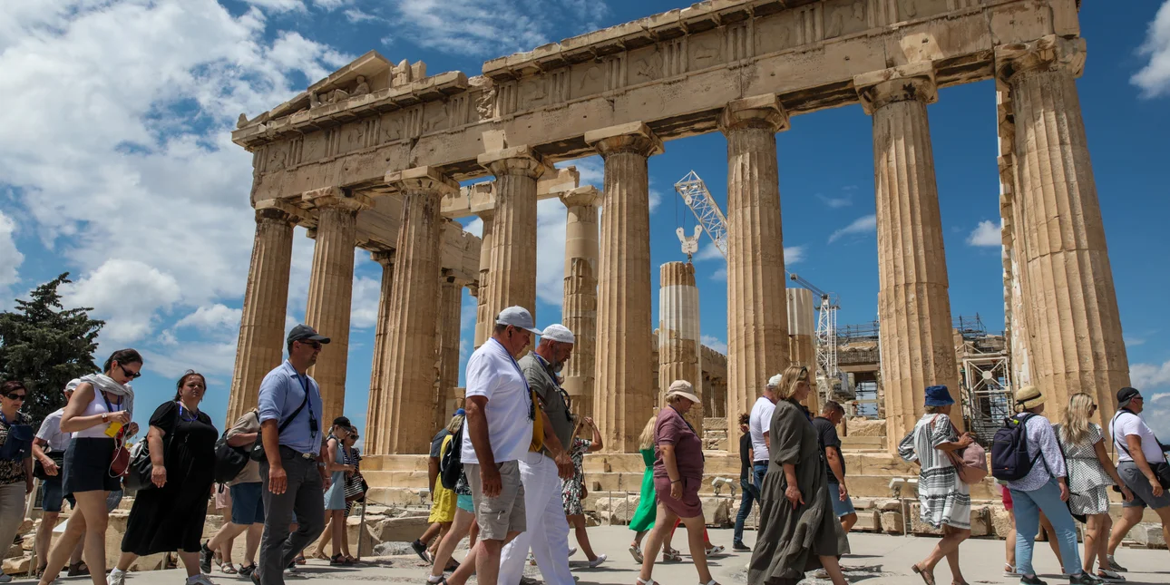 ΤτΕ: Πάνω από 30 εκατ. οι τουρίστες το 2023 στη χώρα -Στα 20,6 δισ. ευρώ τα έσοδα, με αύξηση 16,5%
