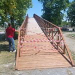 Πεζογέφυρα στον Πλατανότοπο : Κρίνεται επικίνδυνη με απόφαση Εισαγγελέα. Βάζει κορδέλες ο Δήμος.