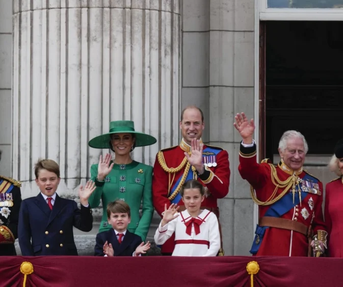 Trooping the Colour: Ο εορτασμός για τα γενέθλια του Βασιλιά Καρόλου και η επανεμφάνιση της Κέιτ Μίντλεντον
