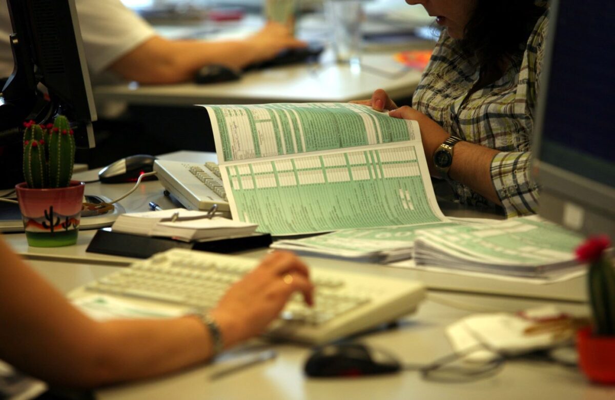 Φορολογικές δηλώσεις 2024: Ο «μαγικός» κωδικός που «εξαφανίζει» τα τεκμήρια