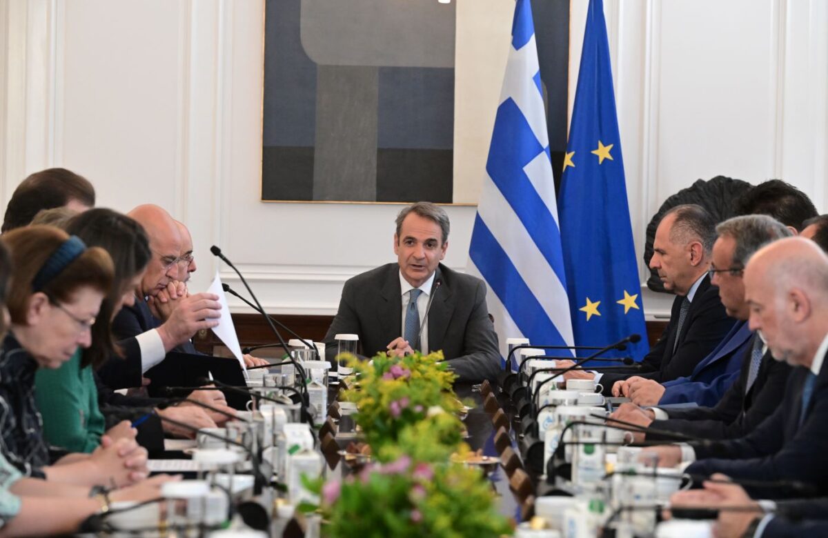 Μητσοτάκης στο νέο υπουργικό: Συνολικό μήνυμα δυναμικής επανεκκίνησης – Ακρίβεια, υγεία, παιδεία οι προτεραιότητές μας